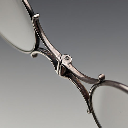 米国アンティーク 純銀製 細密装飾 携帯用折りたたみ式眼鏡 ロニエット